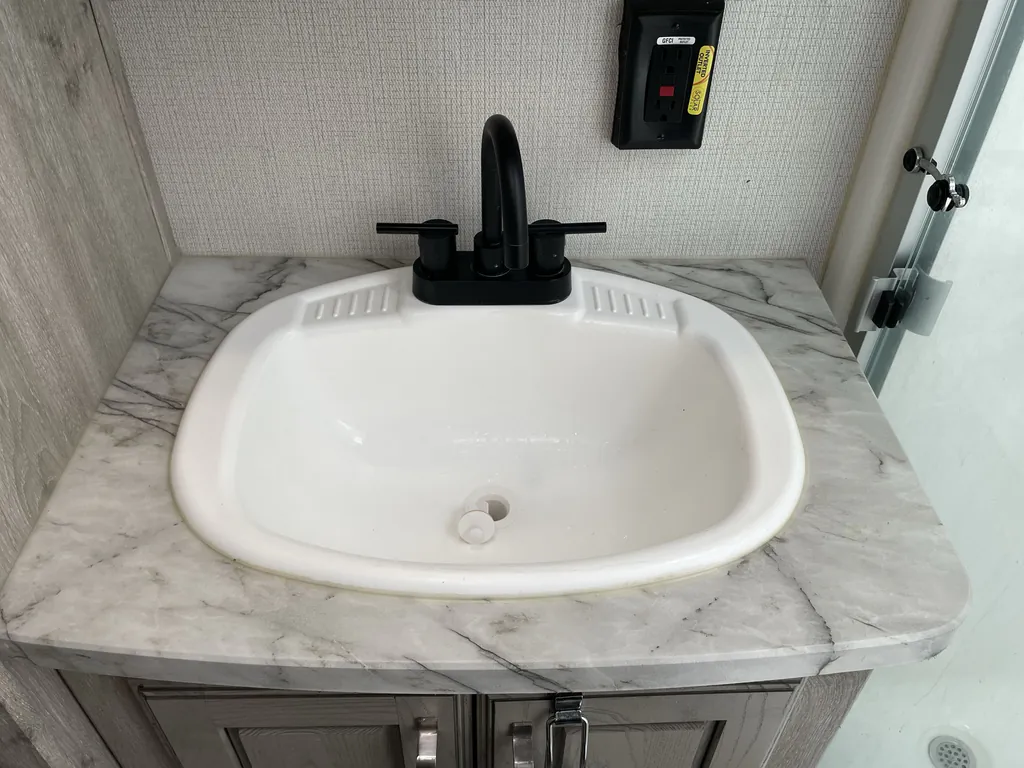 2023 Keystone Avalanche 390DS, Photos photo 20