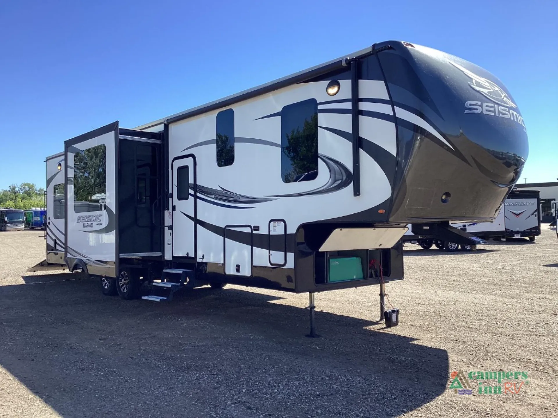 2017 Jayco Seismic Wave 355W - Photo 2