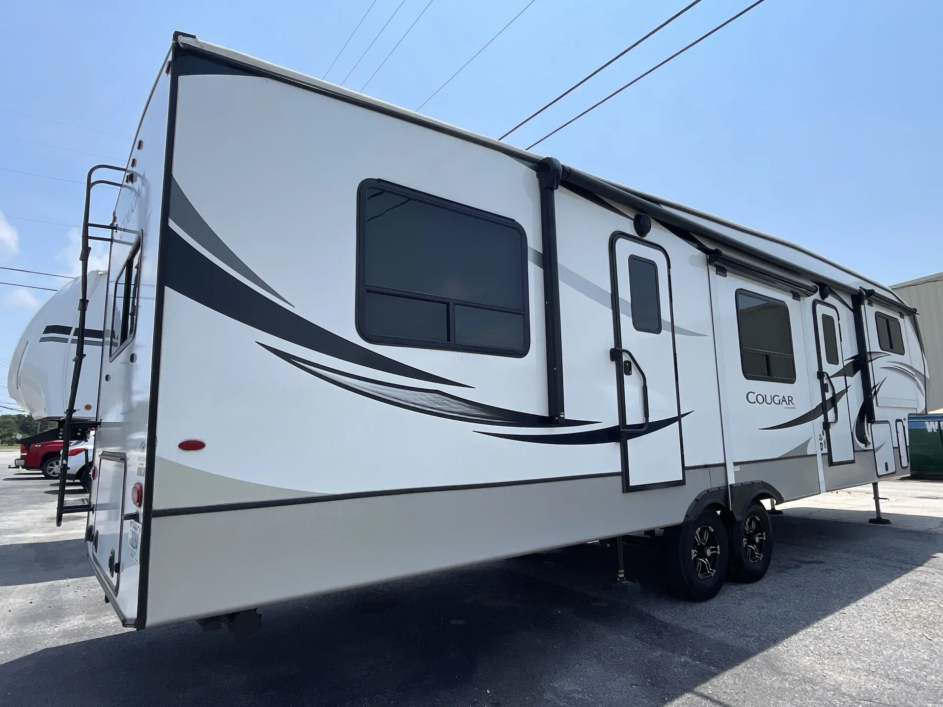 2022 Keystone Cougar 354FLS — stove oven open