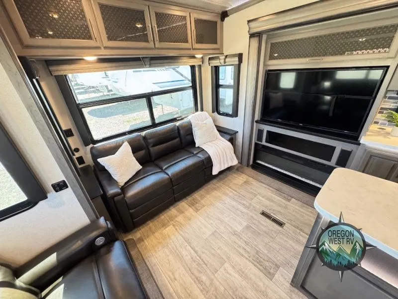 2021 Keystone Montana 3230CK - Photo 4