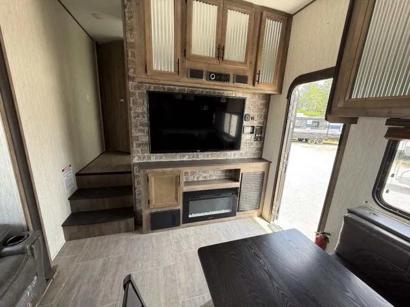 2019 Forest River RV Vengeance 345A13 - Photo 4