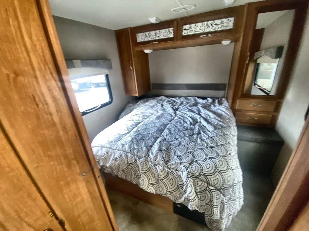 2015 Fleetwood Flair 26D, Photos photo 16