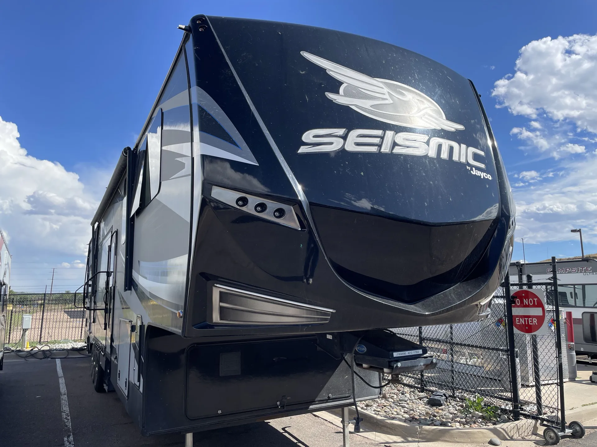 2018 Jayco Seismic 4212 - Photo 2