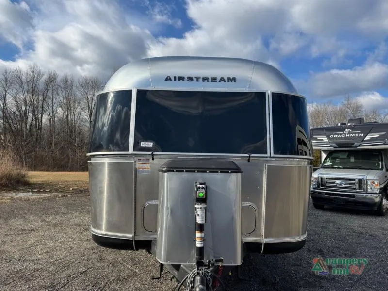 2024 Airstream Classic 33FB - Photo 3