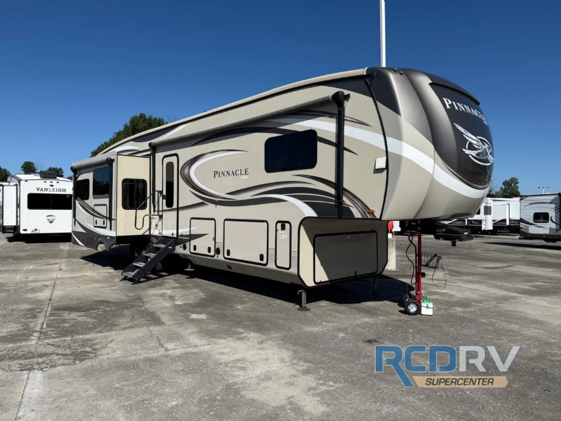 2018 Jayco Pinnacle 37RSTS - Photo 2