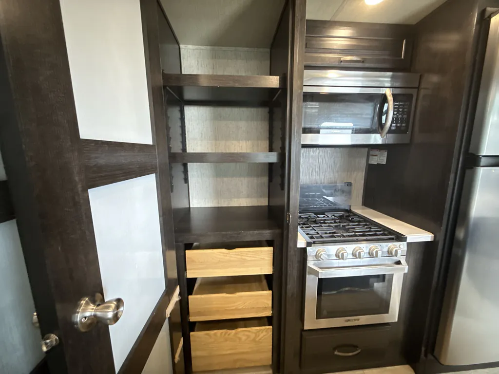 2018 Grand Design Momentum 376TH, Photos photo 23