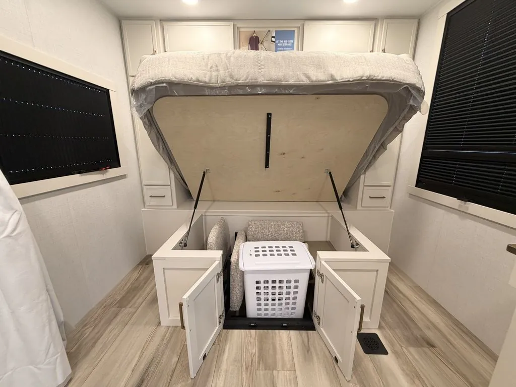 2026 Brinkley Model I 235, Photos photo 8