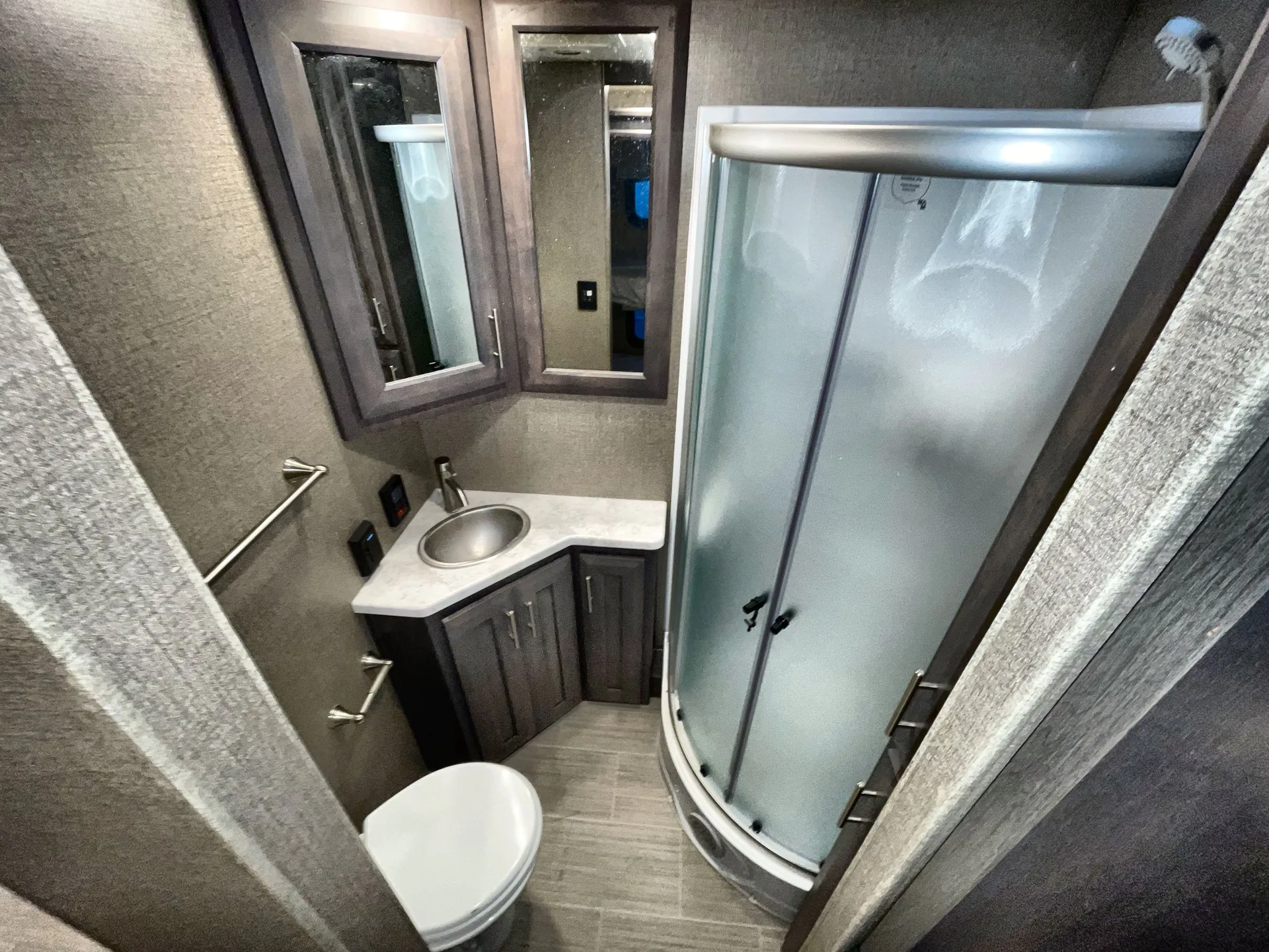 2022 Thor Motor Coach Magnitude RS36 — living area main