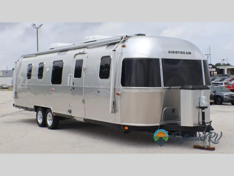 2019 Airstream Classic 33FB - Photo 2