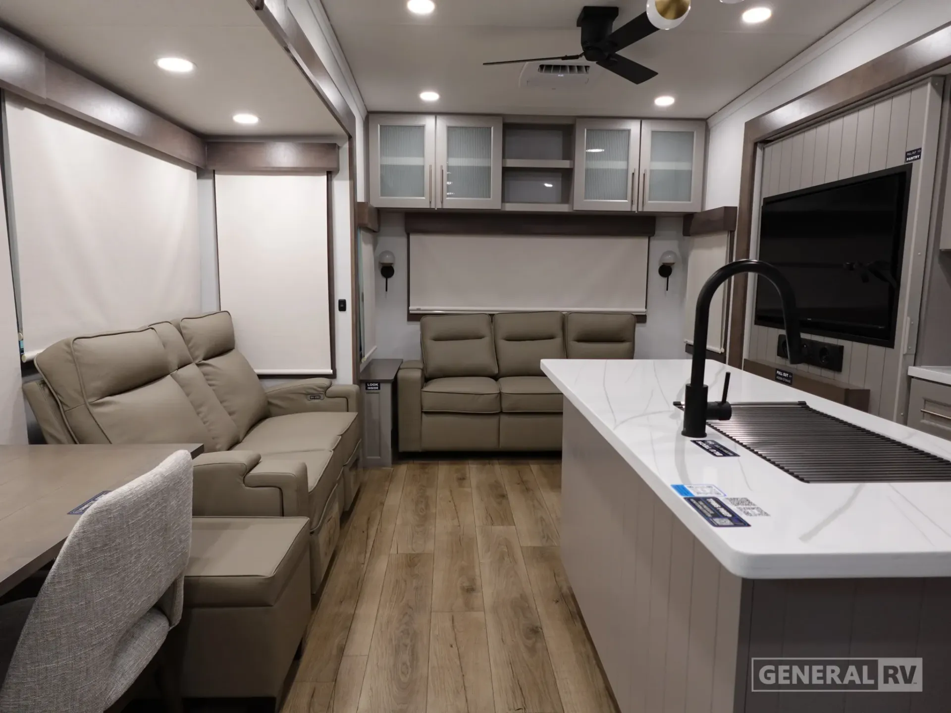 2026 Alliance RV Paradigm 310RL - Photo 3