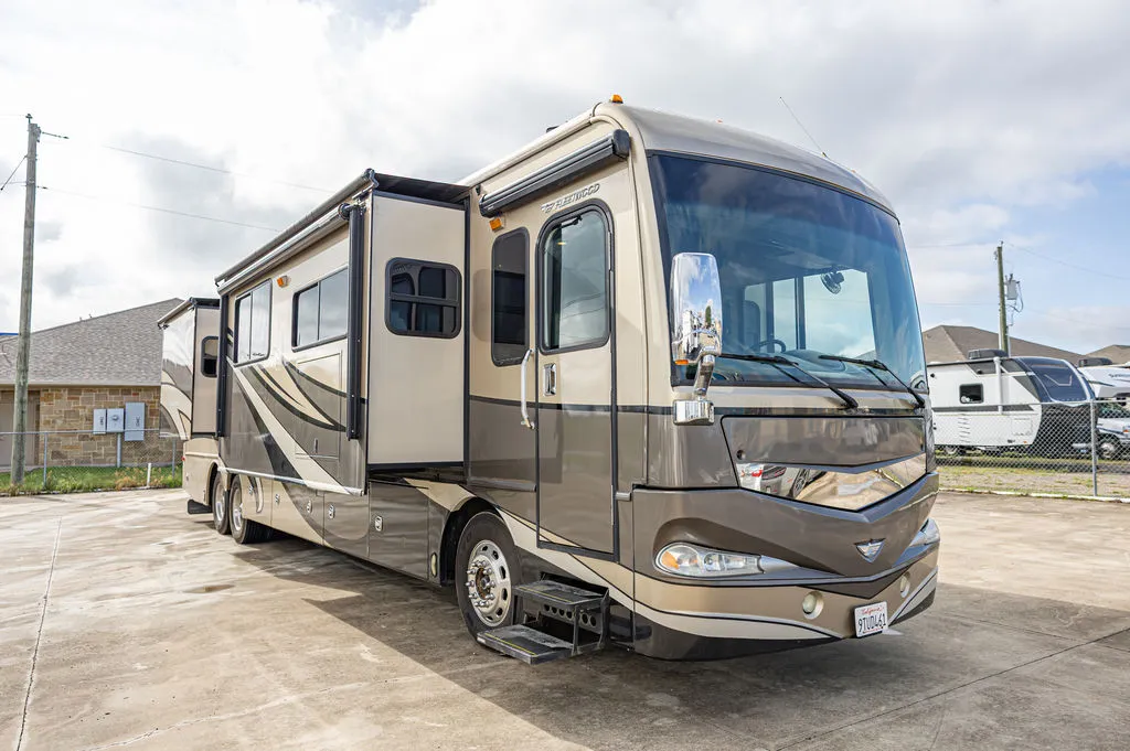 2014 Fleetwood Providence 42M - Photo 2