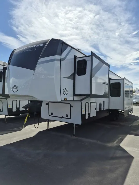 2025 Forest River Sandpiper 3550BH - Photo 4
