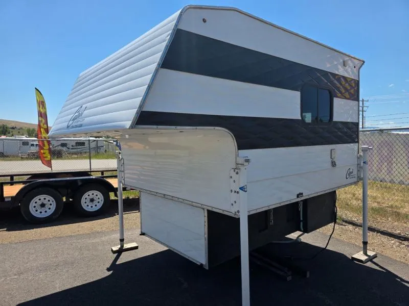 2019 Capri Campers Retreat Used    Short Bed - Photo 3