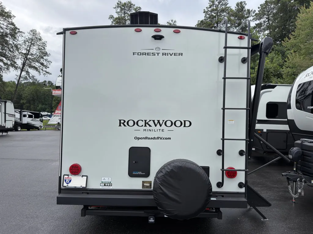 2027 Forest River Rockwood Mini Lite 2109S — Photo 5