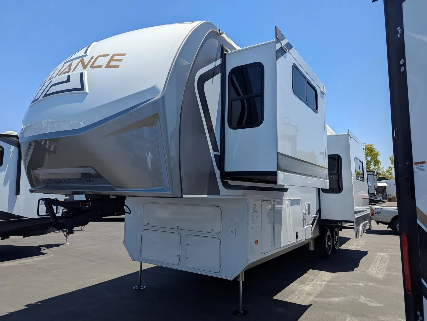 2026 Alliance RV Paradigm 312RK - Photo 4