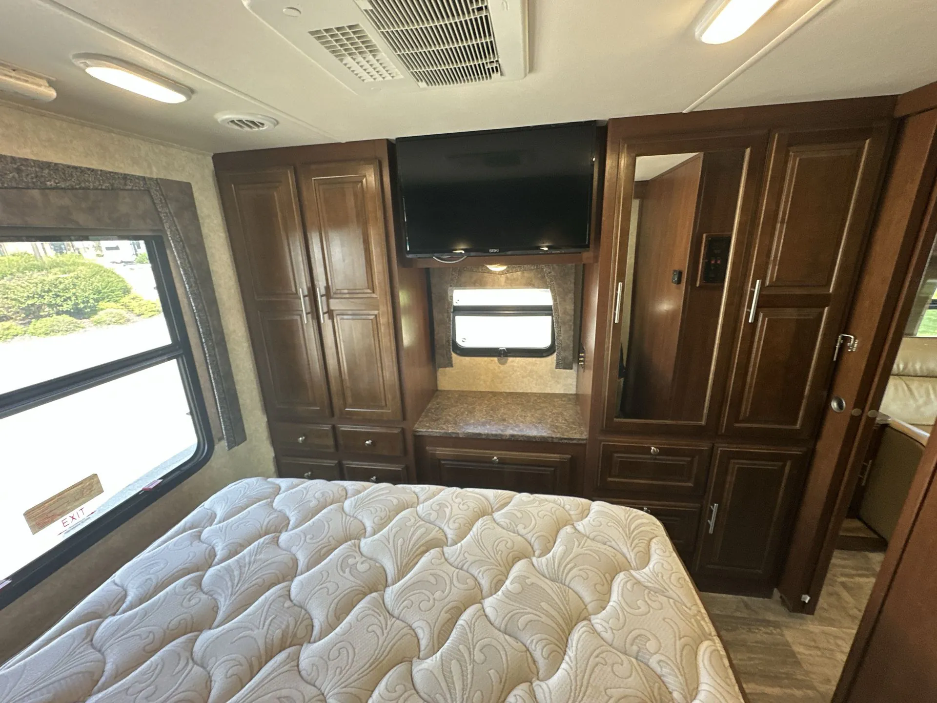 2016 Forest River Georgetown 335DS - Photo 3