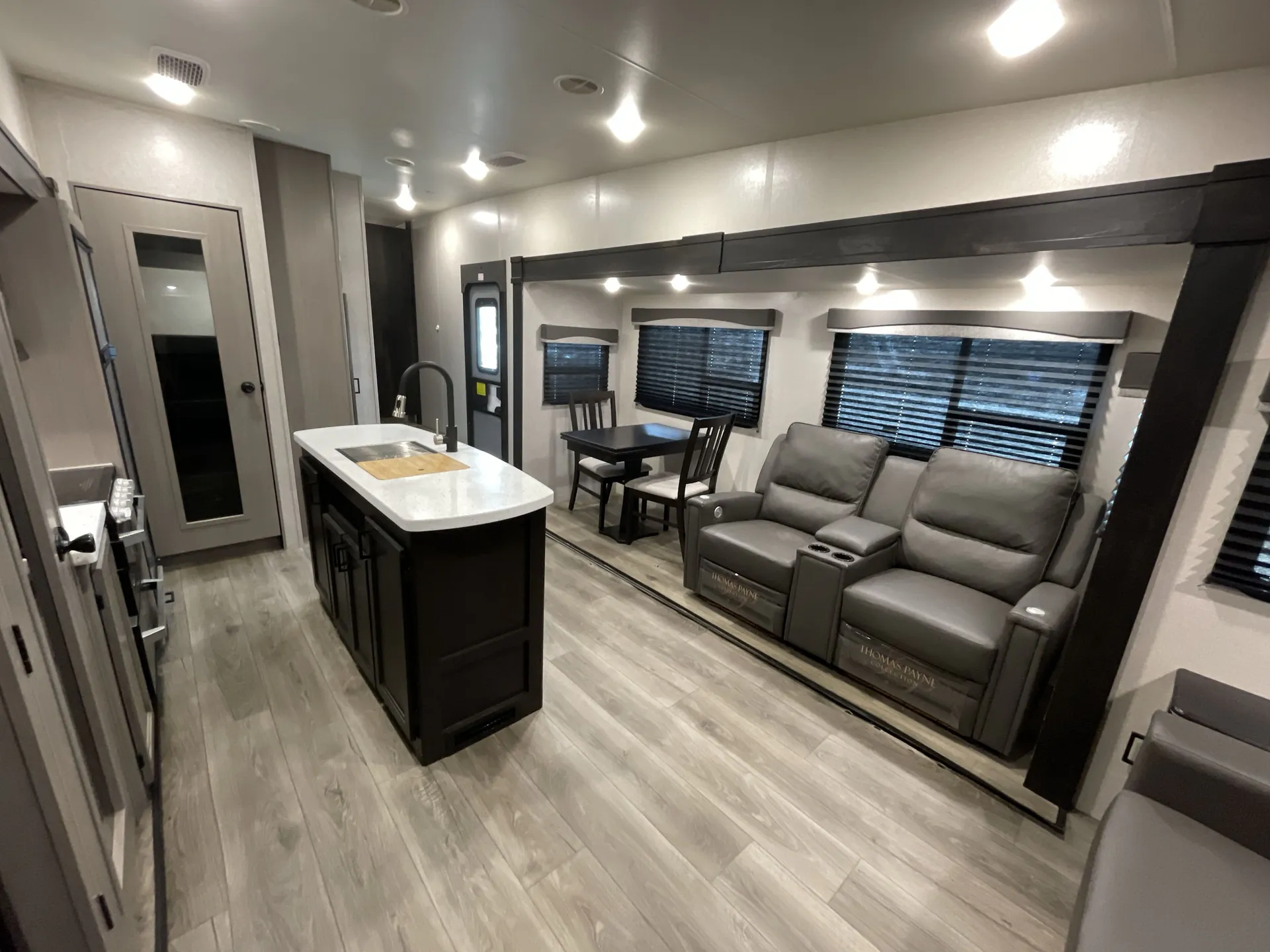 2021 Starcraft Telluride 292RLS — living area main