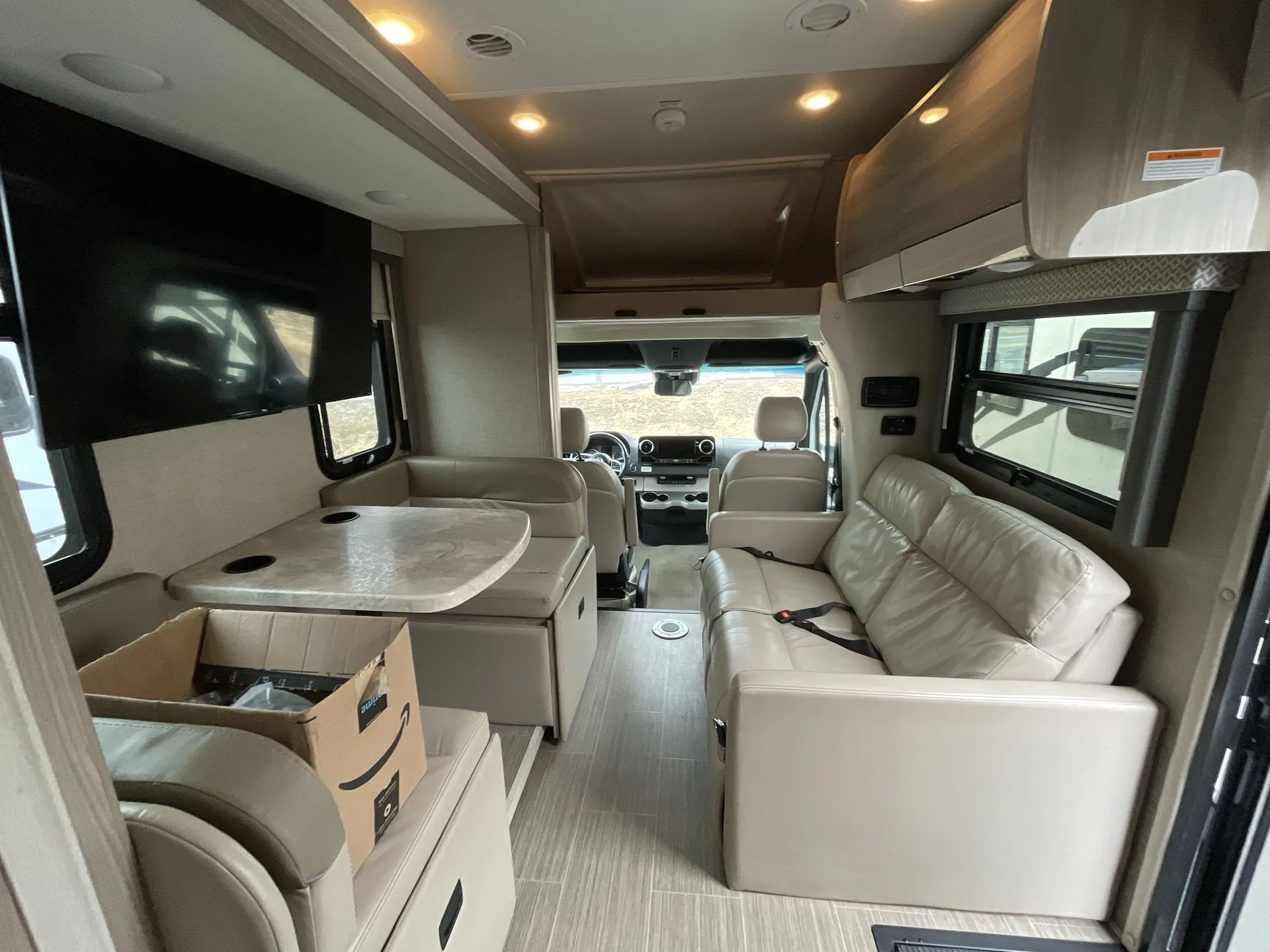 2022 Thor Motor Coach Tiburon 24RW — living area main