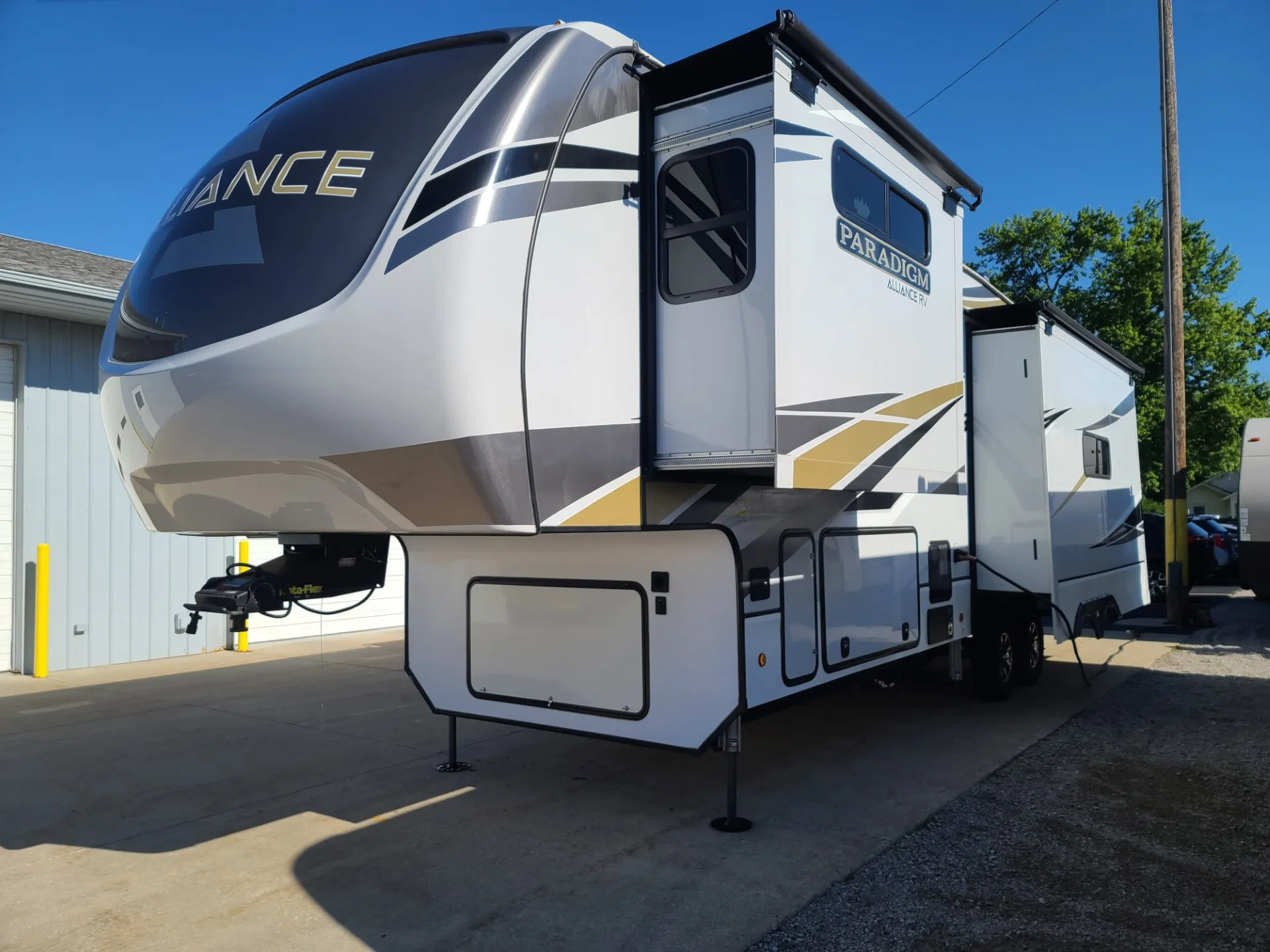 2021 Paradigm 310RL - Photo 4