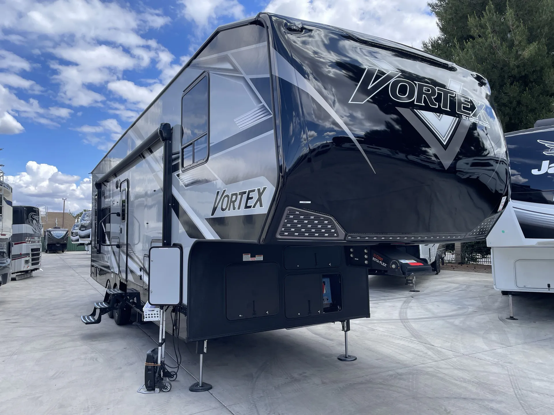 2027 Genesis Supreme Vortex 3317VXL - Photo 2