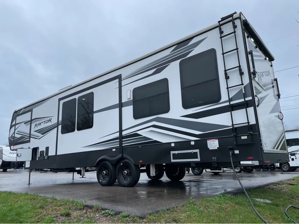 2022 Keystone Raptor 351, Photos photo 4