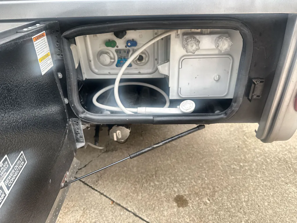 2022 Thor Motor Coach Tiburon 24FB, Photos photo 27