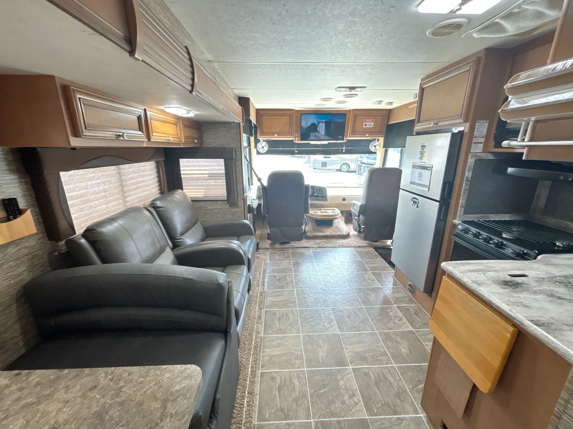 2016 Newmar Bay Star Sport 2702 — living area main