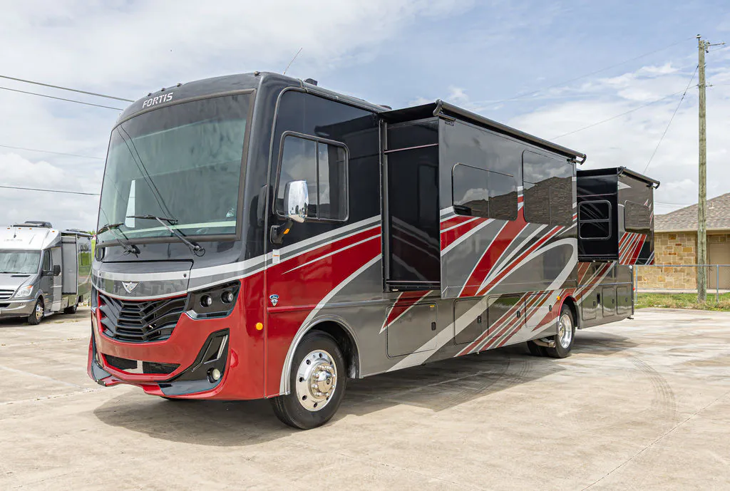 2022 Fleetwood Fortis 36DB - Photo 2