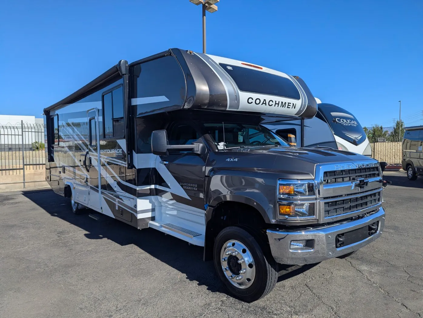 2026 Coachmen Entourage 320LV - Photo 2