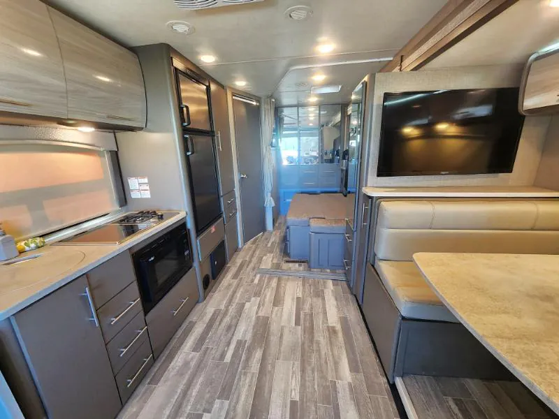 2019 Thor Motor Coach Vegas 25.6 - Photo 4