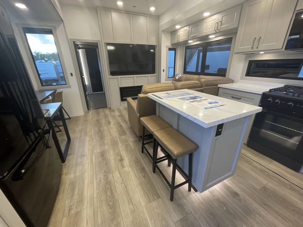 2026 Brinkley Model G 4150, Photos photo 10