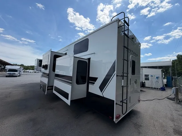 2027 Keystone Rv Montana 391TB - Photo 4