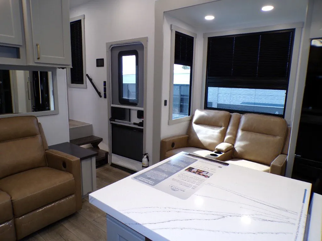 2026 Brinkley Model G 3520, Photos photo 21
