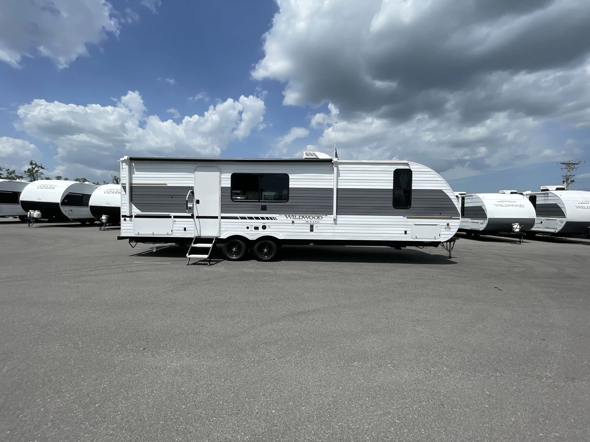 2026 Forest River Wildwood X-Lite 26ICE — off campside