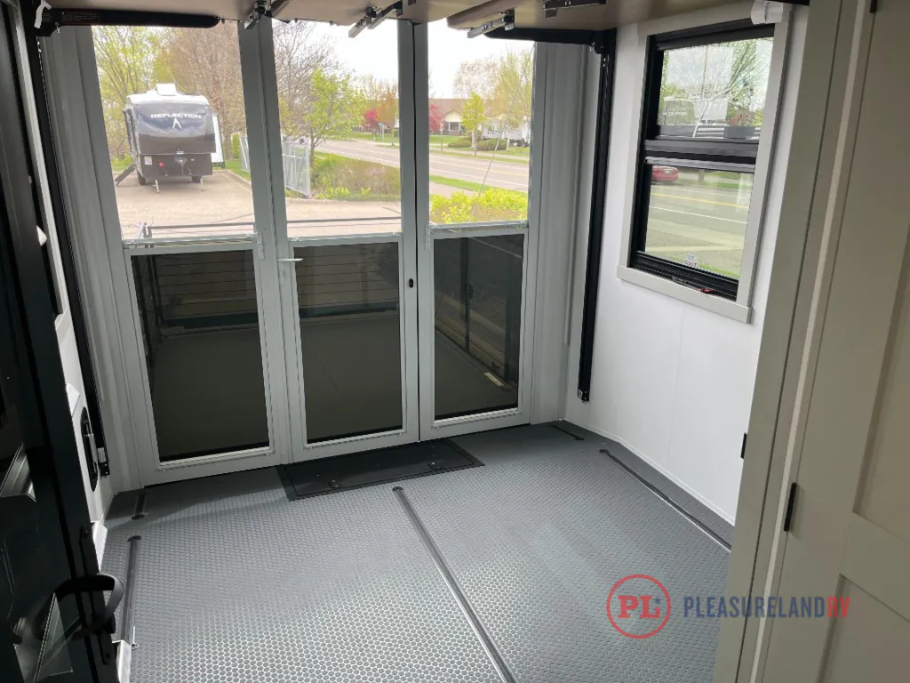 2026 Brinkley Model G 3520, Photos photo 8