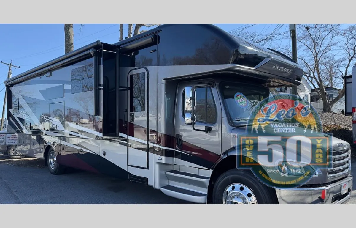 2025 Entegra Coach Accolade 37M - Photo 2