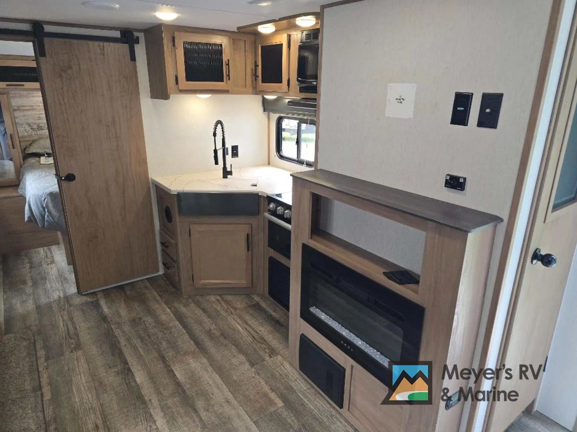 2023 Forest River Cherokee Alpha Wolf 22SW-L - Photo 4