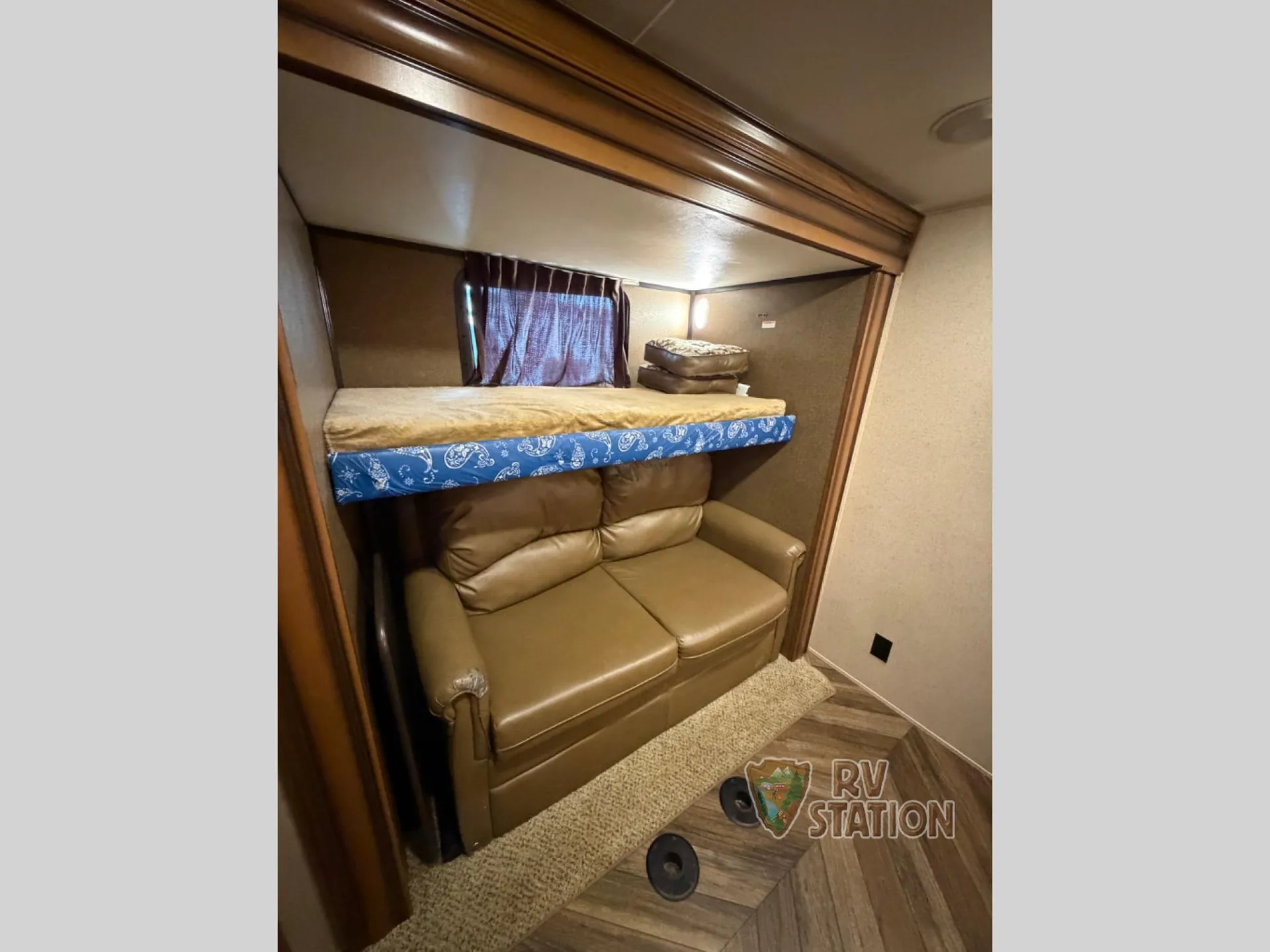 2016 Jayco North Point 377RLBH - Photo 3