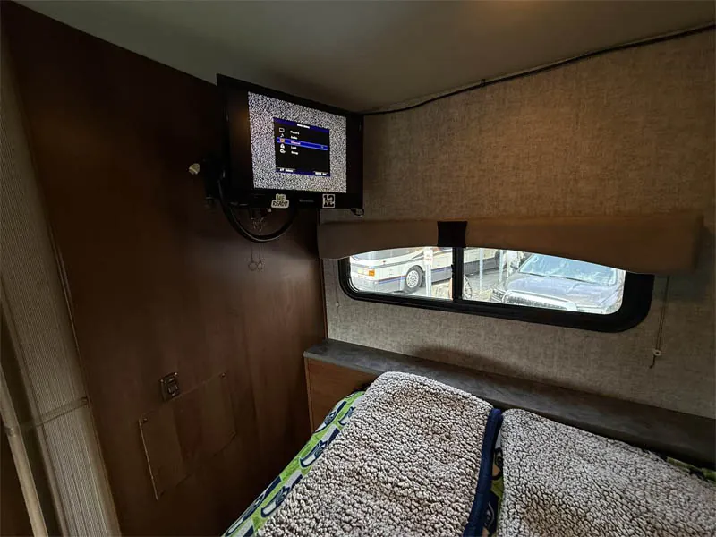 2015 Fleetwood Storm 28MS - Photo 4