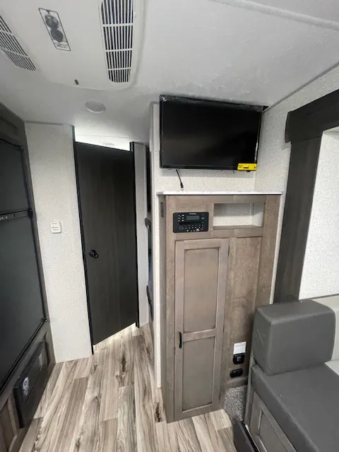 2022 Venture RV Sonic SN220VBH, Photos photo 7