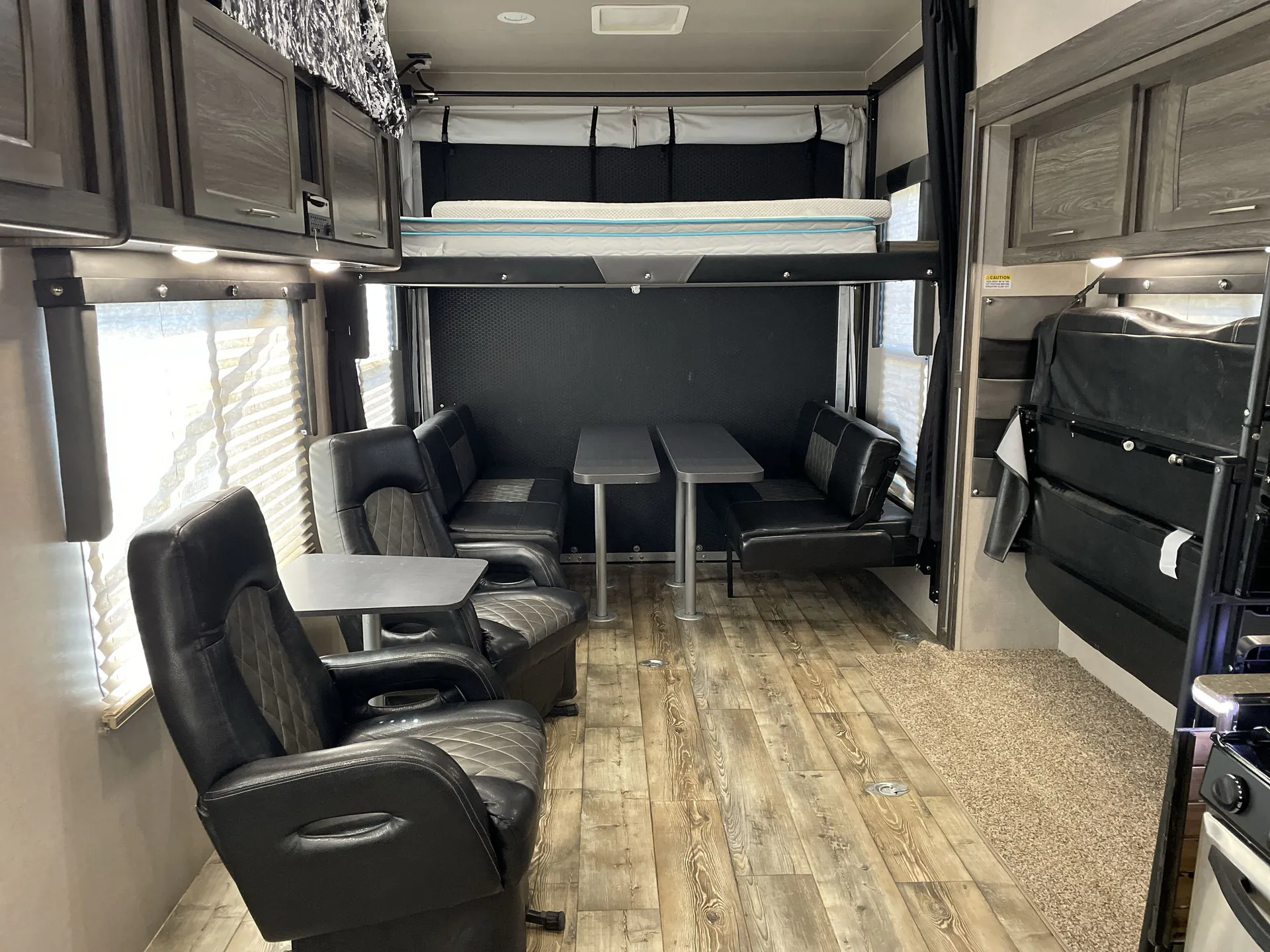 2019 Genesis Supreme Vortex 2815V — living area main
