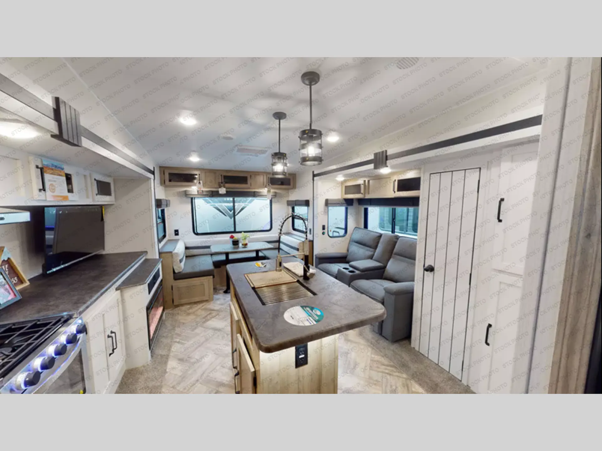 2023 Palomino Puma 315BHTS dealer photo 2 from Ancira RV
