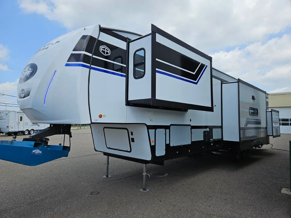 2027 Forest River Cherokee Arctic Wolf 38DST - Photo 4