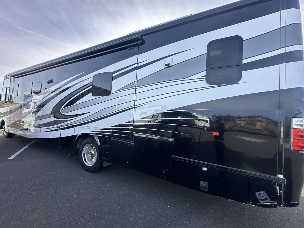 2017 Newmar Canyon Star 3923, Photos photo 5