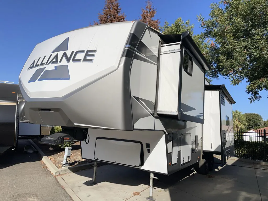 2022 Alliance RV Avenue 30RLS - Photo 3