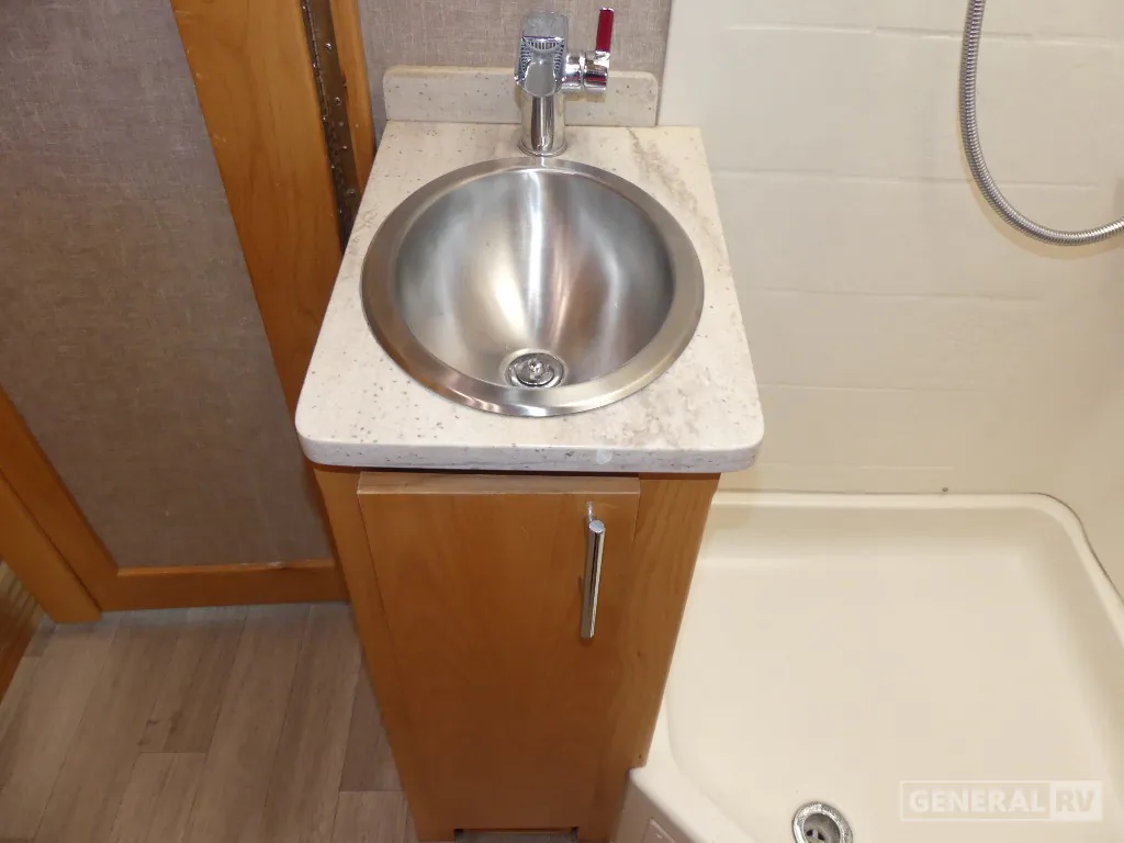 2017 Tiffin Wayfarer 24 QW, Photos photo 22