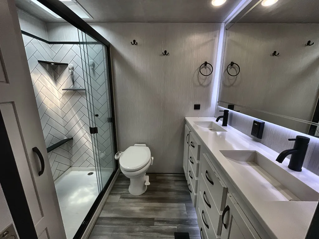 2022 Forest River Cedar Creek Champagne Edition 38EL, Photos photo 13