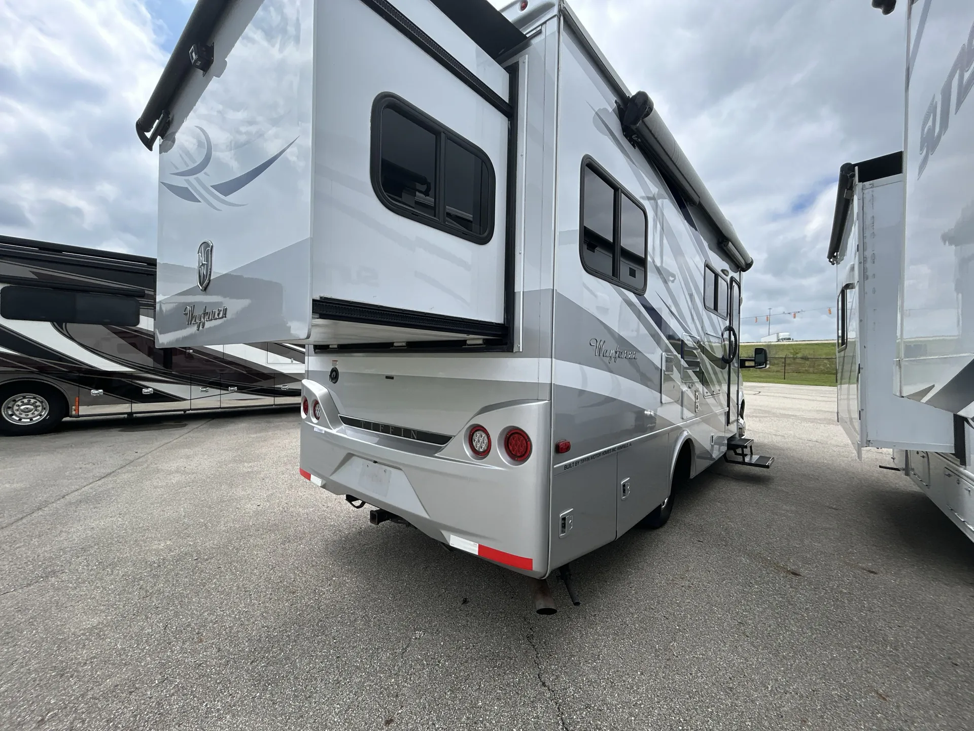 2018 Tiffin Wayfarer 24 QW — living area main