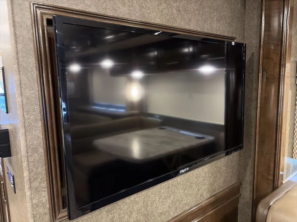 2020 Thor Motor Coach Challenger 35MQ, Photos photo 13
