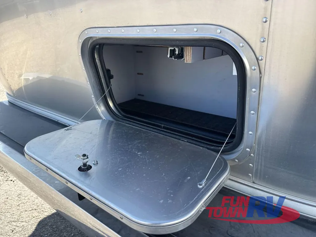 2024 Airstream Flying Cloud 30FB Office, Photos photo 23